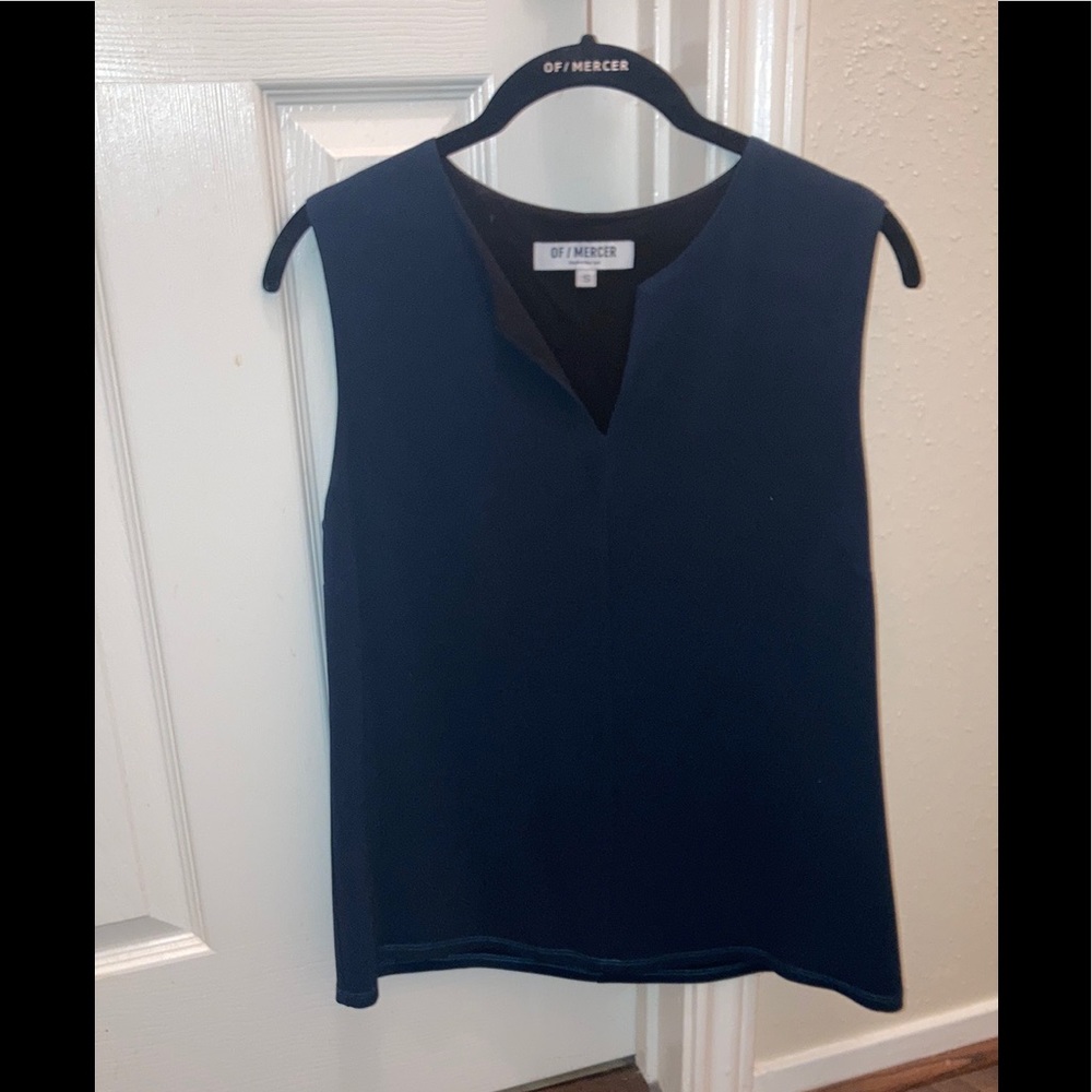 Of Mercer Malcolm Sleeveless Split Neck Shell Blouse in Pine, Small
